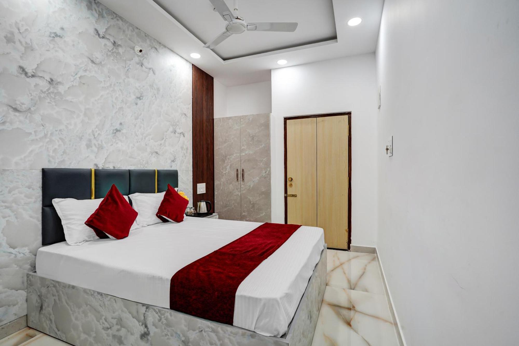 העיר בנגלור Hotel Sky Blue And Suites מראה חיצוני תמונה