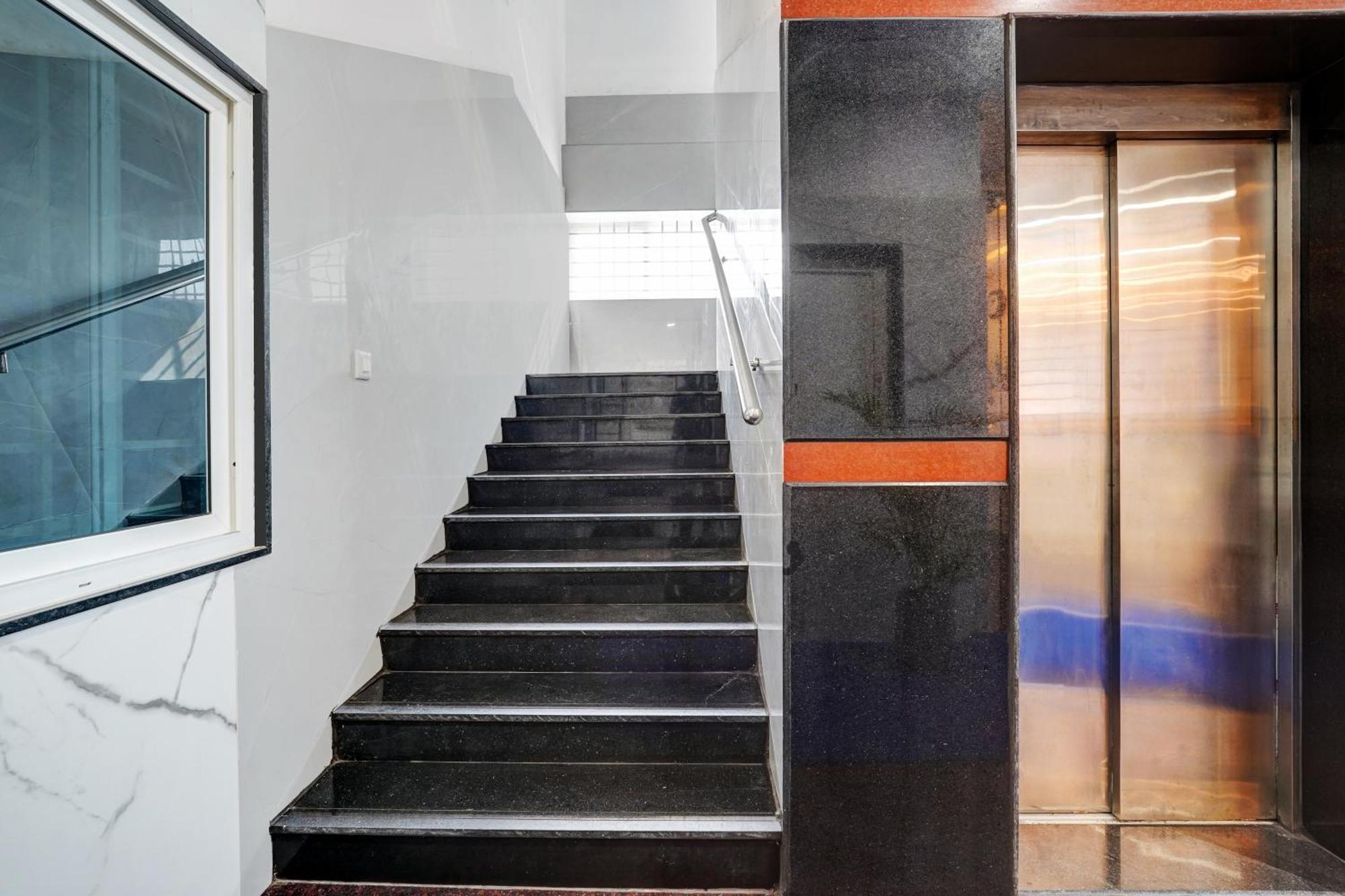 העיר בנגלור Hotel Sky Blue And Suites מראה חיצוני תמונה